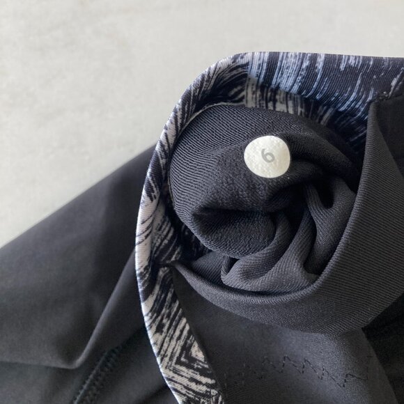 Like new! Lululemon Hot to Street Crop black & white leggings / tights / capris - Picture 8 of 10